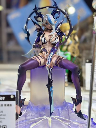 白色兔女郎姐姐