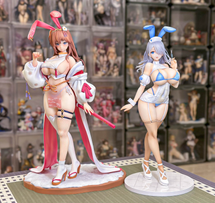 蓝色护士兔女郎