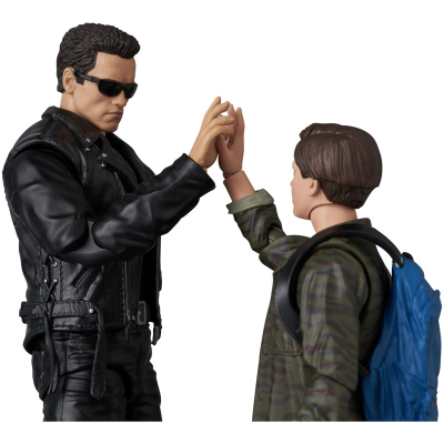 MAFEX T-800（终结者2）＆ 约翰·康纳