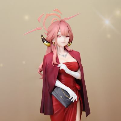 蔚蓝档案 陆八魔爱露（礼服）