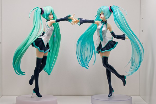 POP UP PARADE 初音未来 就算没有爱只要有你就好 透明色 L尺寸