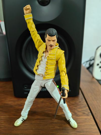 S.H.Figuarts 皇后乐队 佛莱迪·摩克瑞《Live At Wembley Stadium》
