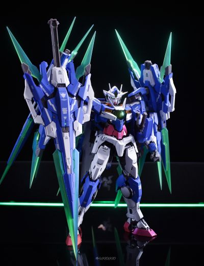METAL BUILD 量子型00高达 全刃装