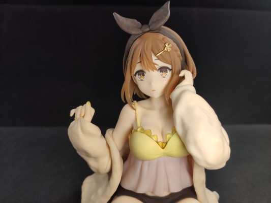 TAITO抽彩 莱莎的炼金工房～常暗女王与秘密藏身处～动画版 闪耀夜空与秘密晚会 A奖 莱莎人偶