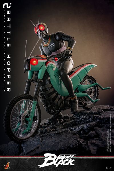 《假面骑士暗日》战斗蝗虫/战蝗摩托 1:6比例珍藏品