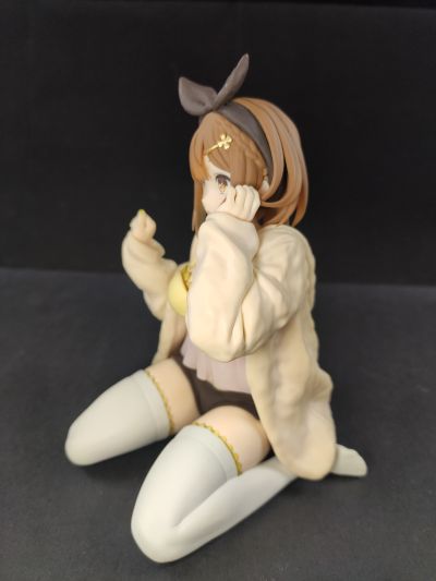 TAITO抽彩 莱莎的炼金工房～常暗女王与秘密藏身处～动画版 闪耀夜空与秘密晚会 A奖 莱莎人偶