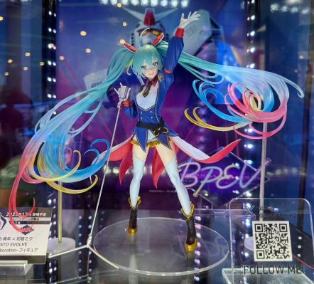 高达45周年联名初音未来 BPEV -高达联名款-珍藏人偶