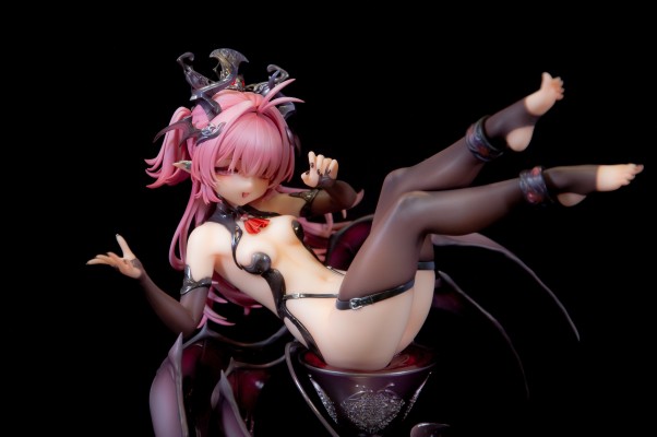 粉色僵尸少女