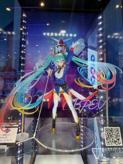 高达45周年联名初音未来 BPEV -高达联名款-珍藏人偶