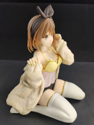 TAITO抽彩 莱莎的炼金工房～常暗女王与秘密藏身处～动画版 闪耀夜空与秘密晚会 A奖 莱莎人偶