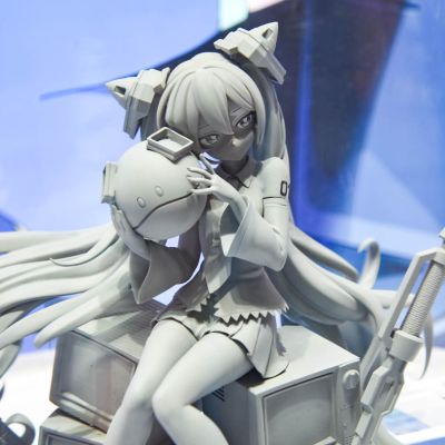 Lucrea  高达45周年联名初音未来 初音未来·00高达形态