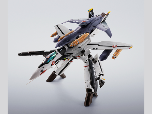 HI-METAL R VF-0S凤凰号（罗伊·福克专用机）＋ QF-2200D-B 幽灵号