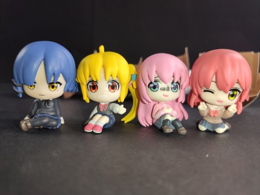 孤独摇滚！可以藏在纸盒里的纽带乐队坐姿人偶