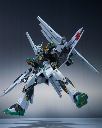 METAL ROBOT魂 （Ka版）＜机动战士系列＞ 量产型ν高达（飞翼浮游炮装备）