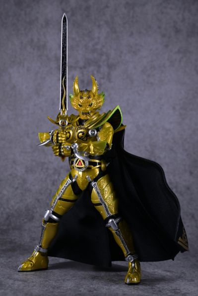 S.H.Figuarts（真骨雕制法） 黄金骑士牙狼（冴岛钢牙）牙狼20周年纪念版