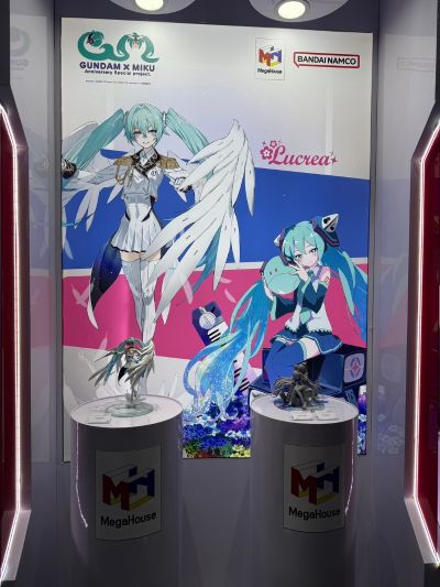 Lucrea  高达45周年联名初音未来 初音未来·00高达形态