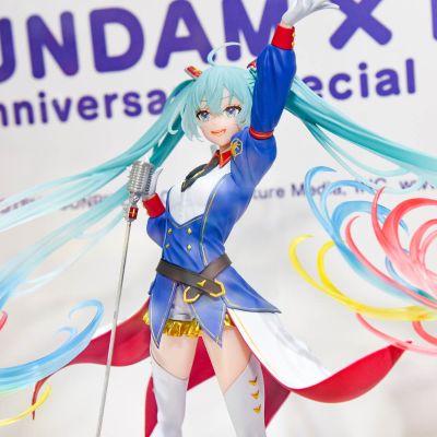 高达45周年联名初音未来 BPEV -高达联名款-珍藏人偶