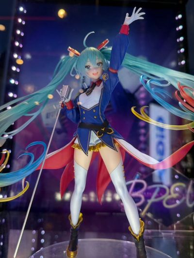 高达45周年联名初音未来 BPEV -高达联名款-珍藏人偶
