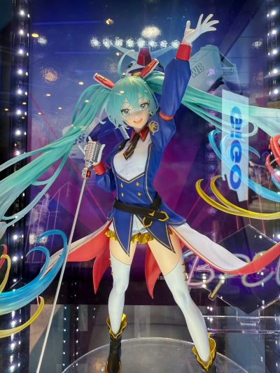 高达45周年联名初音未来 BPEV -高达联名款-珍藏人偶