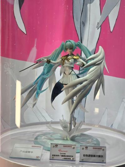 Lucrea 高达45周年联名初音未来 初音未来×高达00