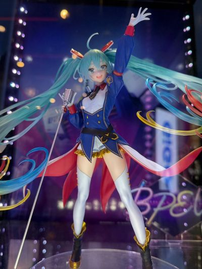 高达45周年联名初音未来 BPEV -高达联名款-珍藏人偶
