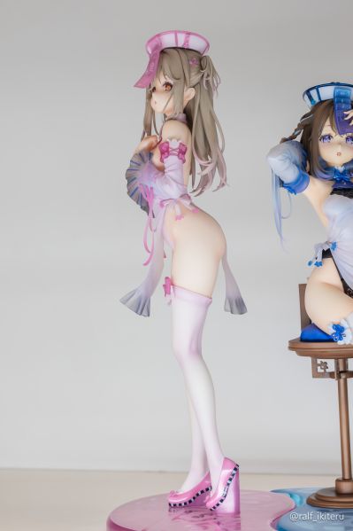 粉色僵尸少女