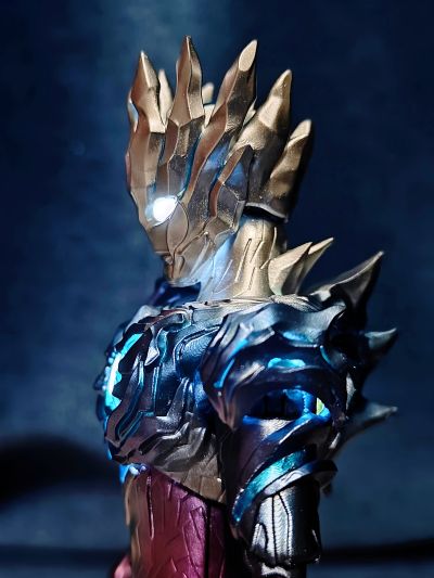 S.H.Figuarts 高斯奥特曼 月神形态