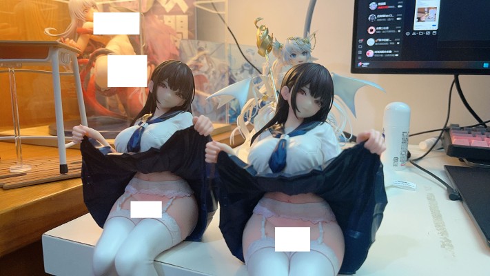 教室提裙的JK同学