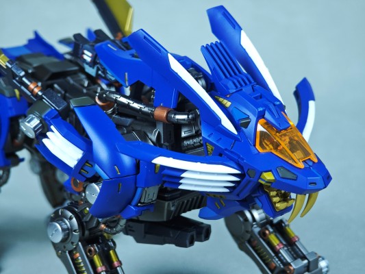 REALIZE MODEL  RMZ-01 超重剑长牙狮