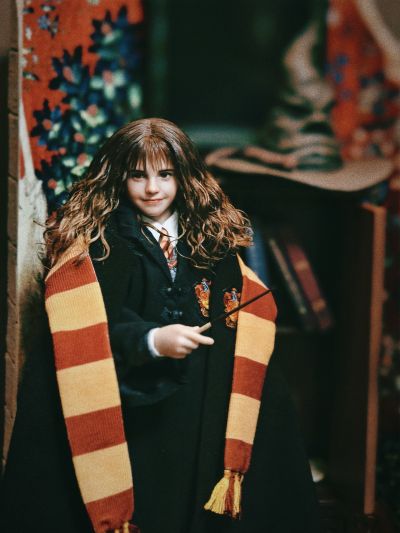 哈利波特与魔法石 赫敏·格兰杰（学院服）1/6收藏级可动人偶