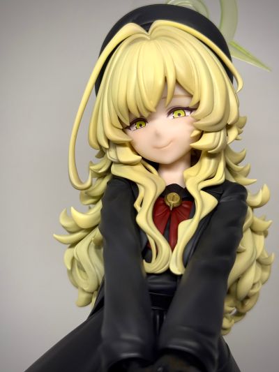 蔚蓝档案 拄拐笑面教授