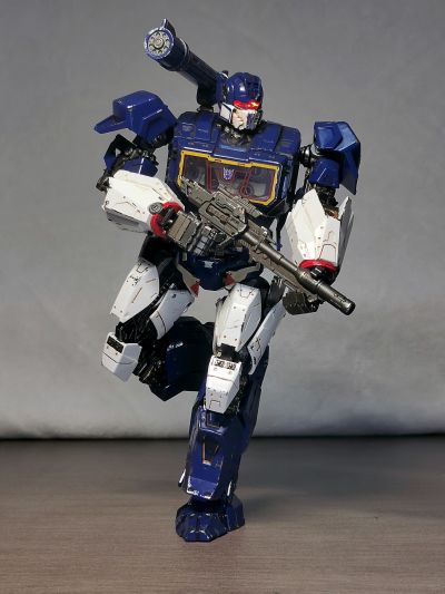 AMK Pro系列 变形金刚：大黄蜂 声波