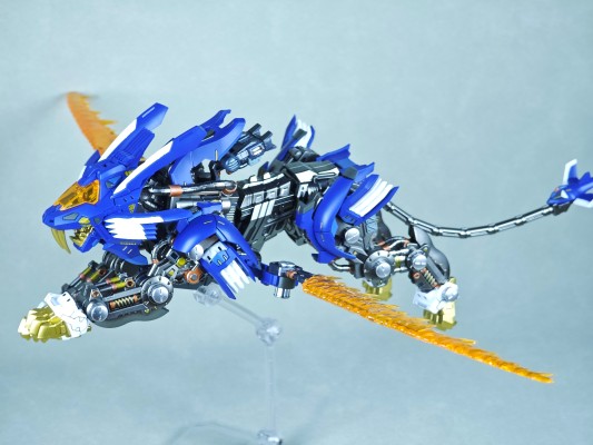 REALIZE MODEL  RMZ-01 超重剑长牙狮