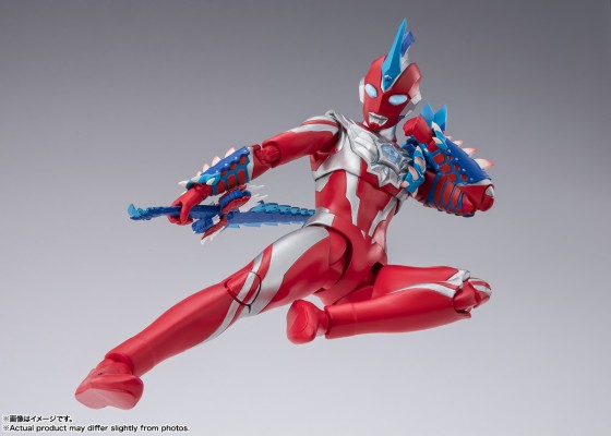 S.H.Figuarts 奥美迦奥特曼 青龙装甲