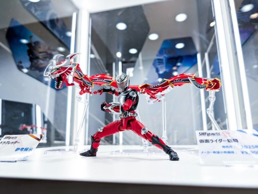 S.H.Figuarts 深红之龙＆假面骑士龙骑可选配件套装