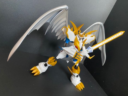 S.H.Figuarts 帝皇龙甲兽（圣骑士形态）