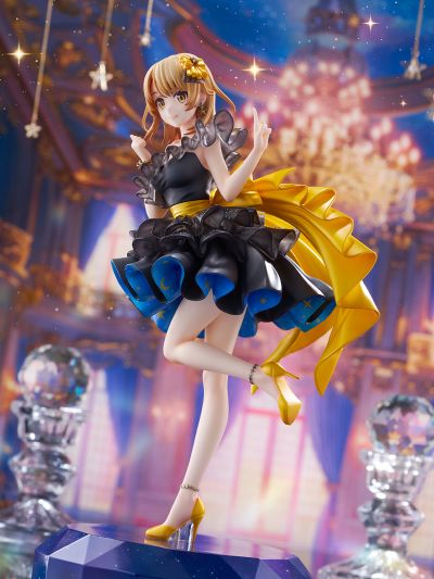 一色彩羽 星空礼服