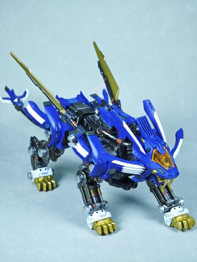 REALIZE MODEL  RMZ-01 超重剑长牙狮