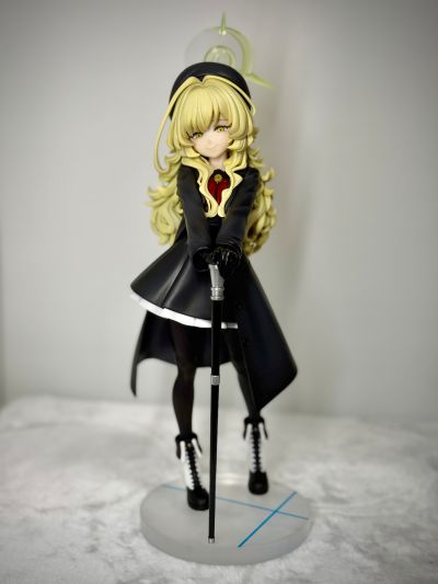 蔚蓝档案 拄拐笑面教授