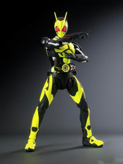 抛开剧情不谈，01皮套还是帅的