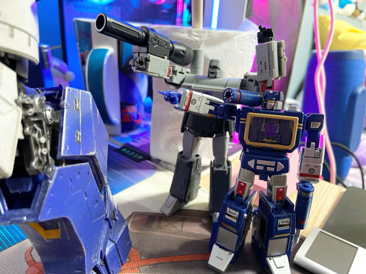 变形金刚大师级 MP-39 飞毛腿