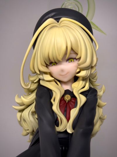 蔚蓝档案 拄拐笑面教授