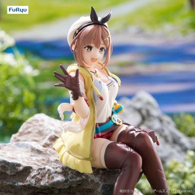 KT model+联名压泡面人偶ー莱莎琳·斯托特ー