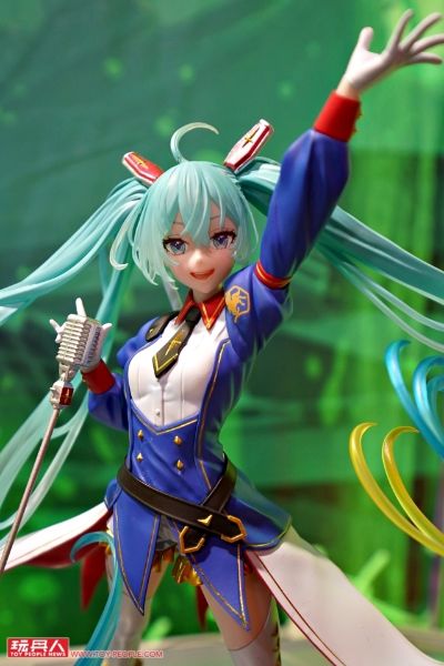 高达45周年联名初音未来 BPEV -高达联名款-珍藏人偶
