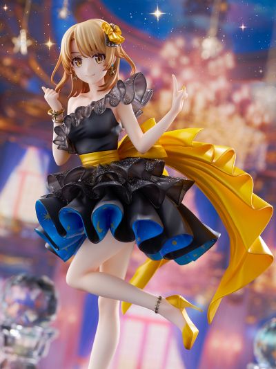 一色彩羽 星空礼服