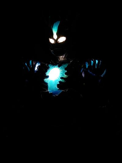 S.H.Figuarts 高斯奥特曼 月神形态