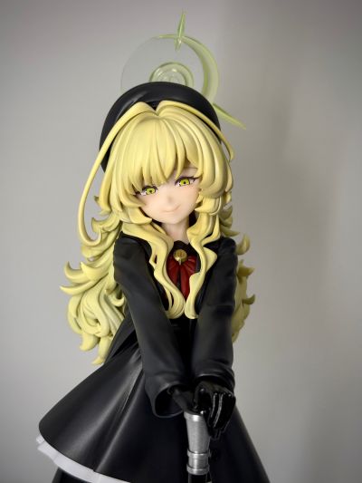 蔚蓝档案 拄拐笑面教授