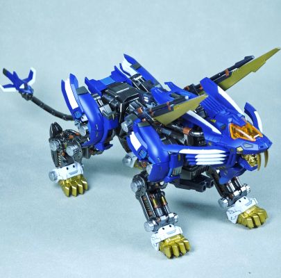 REALIZE MODEL  RMZ-01 超重剑长牙狮