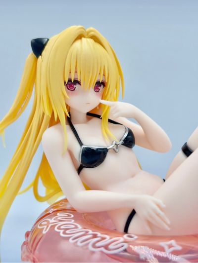 出包王女DARKNESS 泳圈少女人偶 金色暗影
