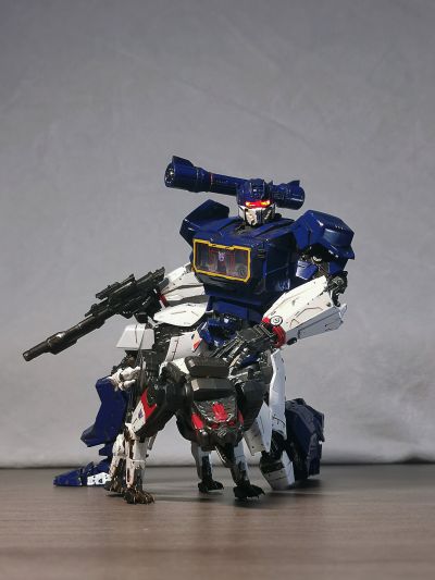 AMK Pro系列 变形金刚：大黄蜂 声波